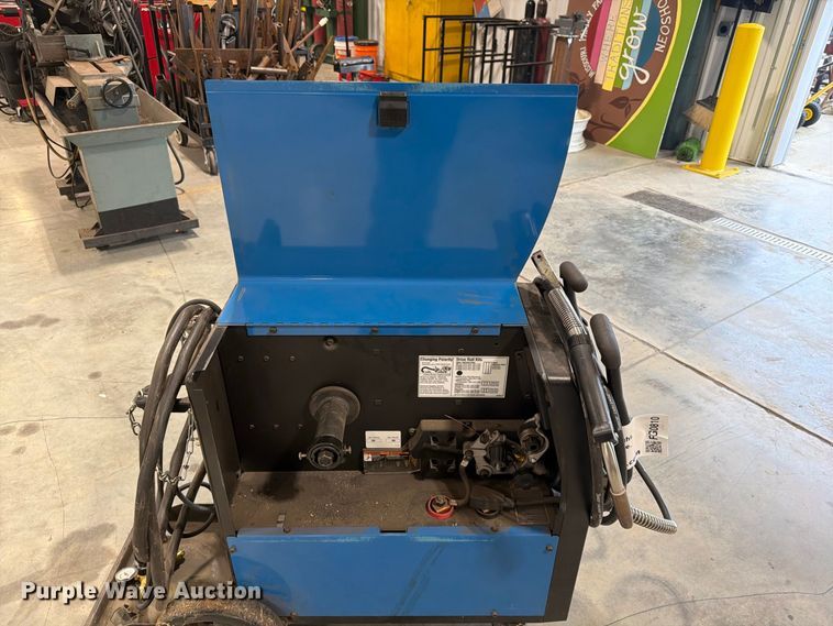 image for item FG0810 Miller Millermatic 252 welder