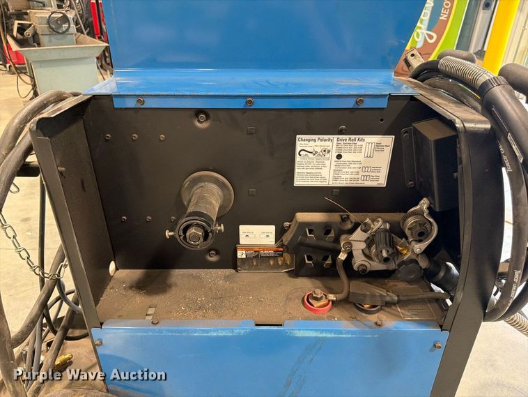 image for item FG0810 Miller Millermatic 252 welder