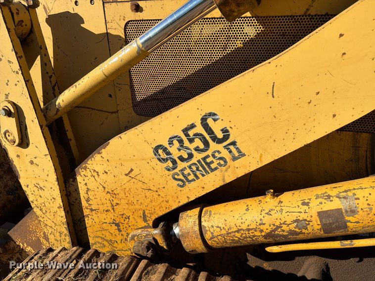 image for item FG0839 1992 Caterpillar 935C loader