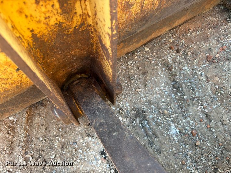 image for item FG0839 1992 Caterpillar 935C loader