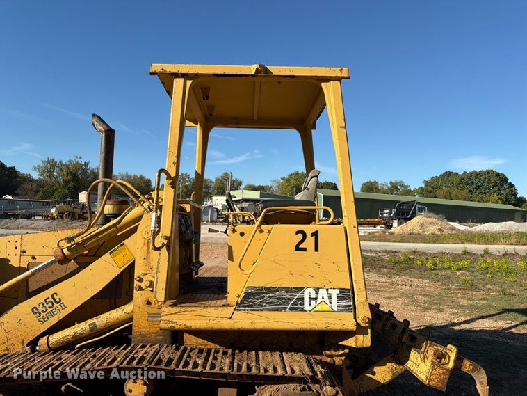 image for item FG0839 1992 Caterpillar 935C loader