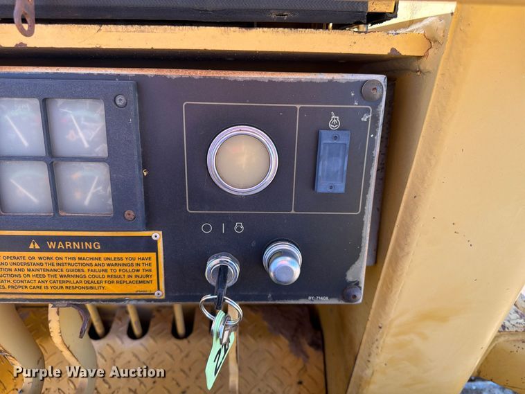 image for item FG0839 1992 Caterpillar 935C loader
