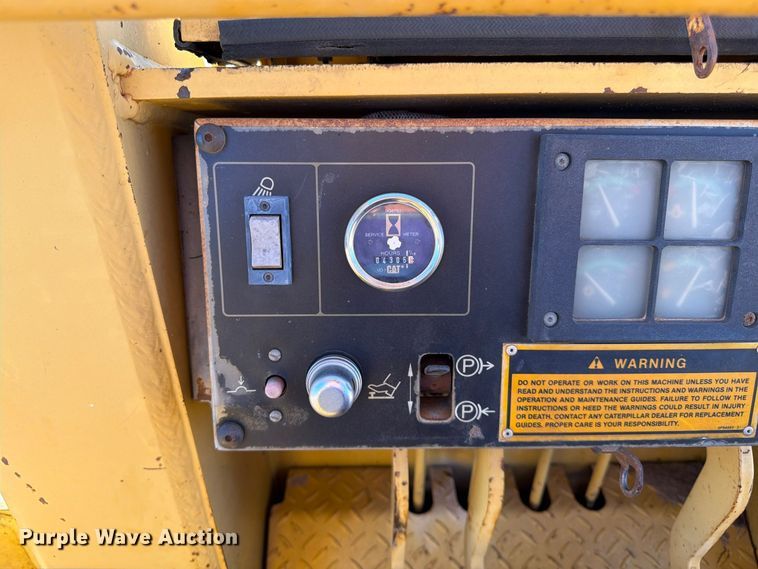 image for item FG0839 1992 Caterpillar 935C loader