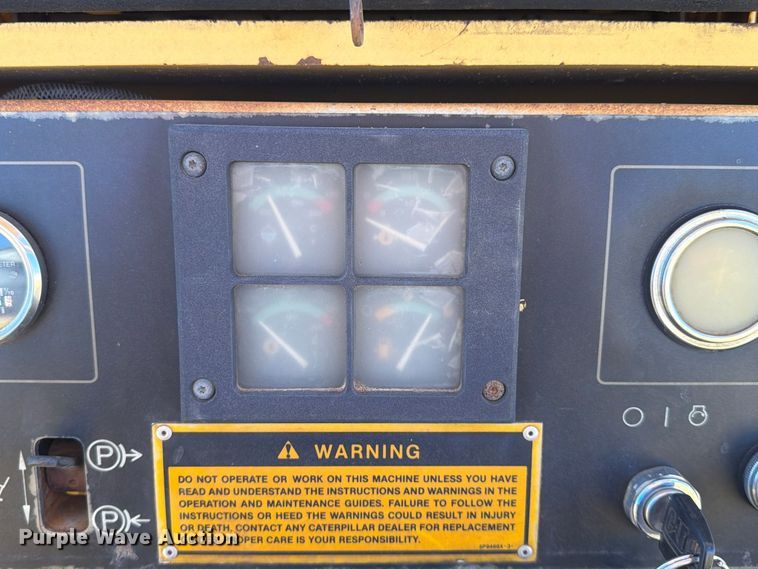 image for item FG0839 1992 Caterpillar 935C loader
