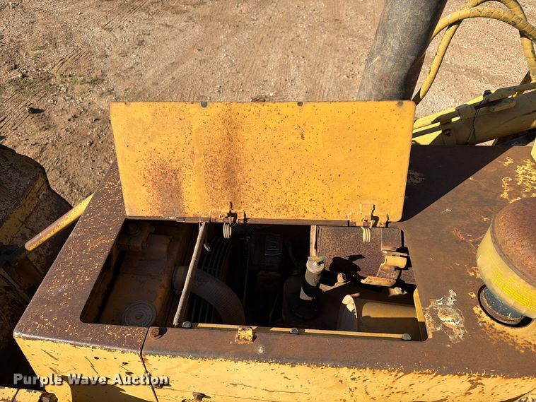 image for item FG0839 1992 Caterpillar 935C loader