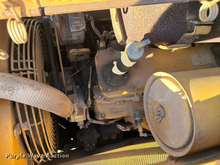 image for item FG0839 1992 Caterpillar 935C loader