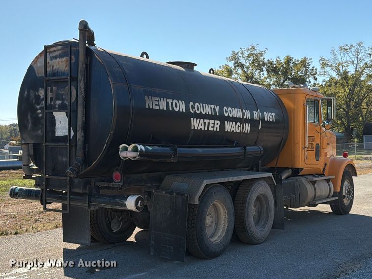 image for item FG0840 1990 International 9300 water truck