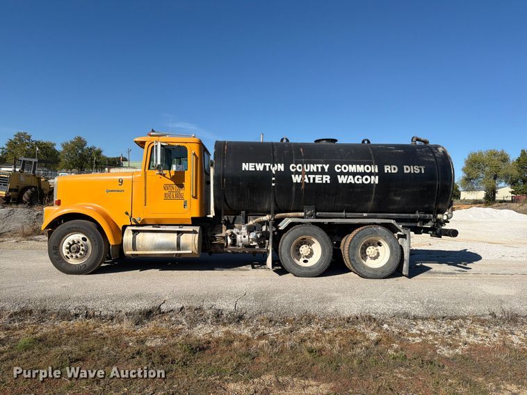 image for item FG0840 1990 International 9300 water truck