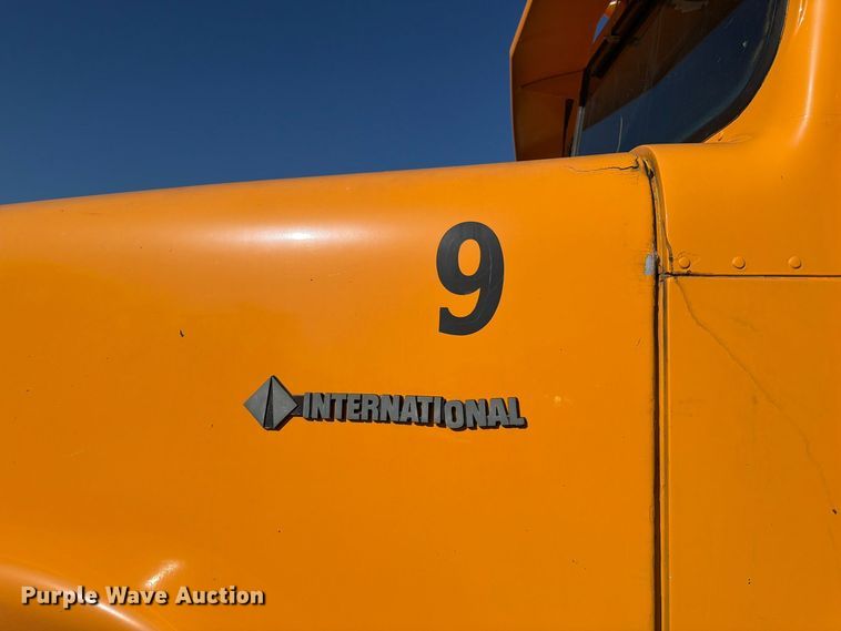 image for item FG0840 1990 International 9300 water truck