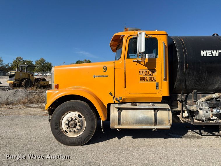 image for item FG0840 1990 International 9300 water truck