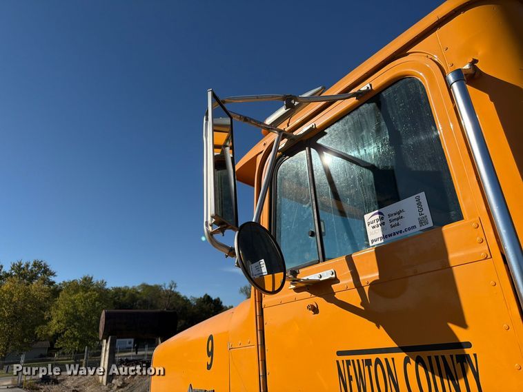 image for item FG0840 1990 International 9300 water truck