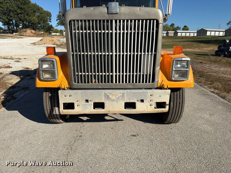 image for item FG0840 1990 International 9300 water truck