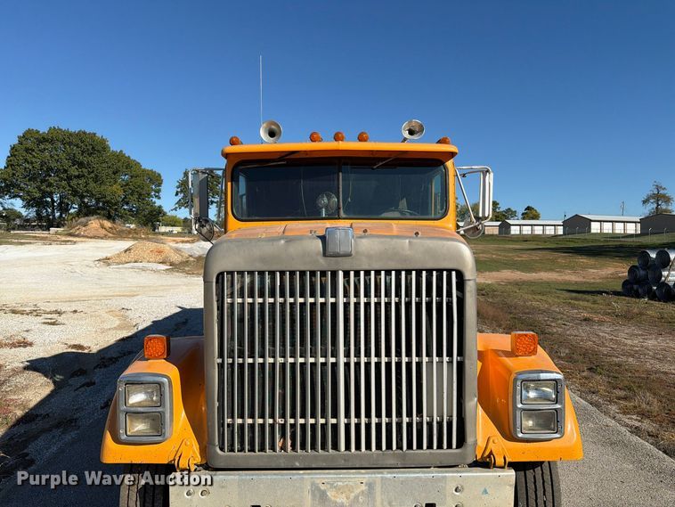 image for item FG0840 1990 International 9300 water truck
