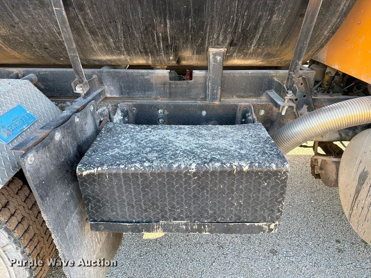 image for item FG0840 1990 International 9300 water truck
