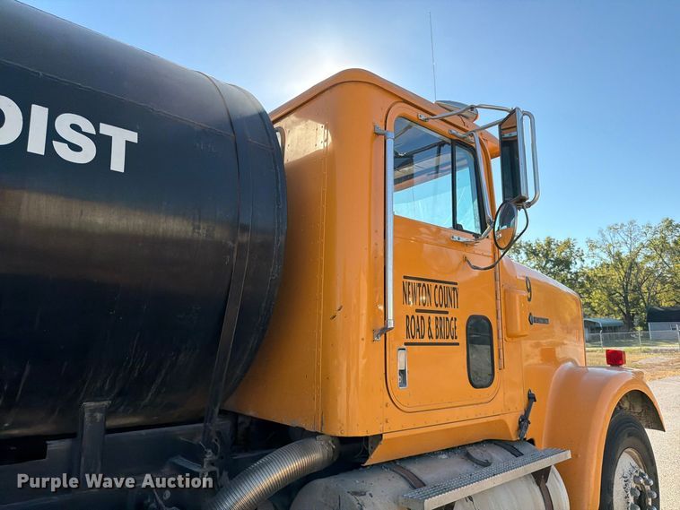 image for item FG0840 1990 International 9300 water truck