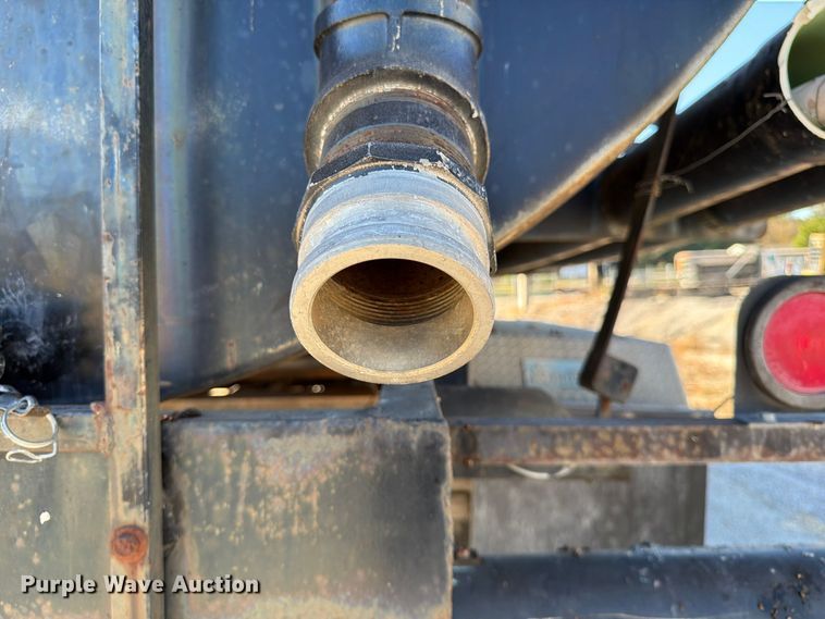image for item FG0840 1990 International 9300 water truck