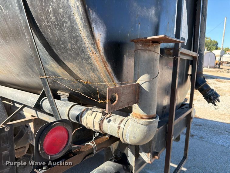 image for item FG0840 1990 International 9300 water truck