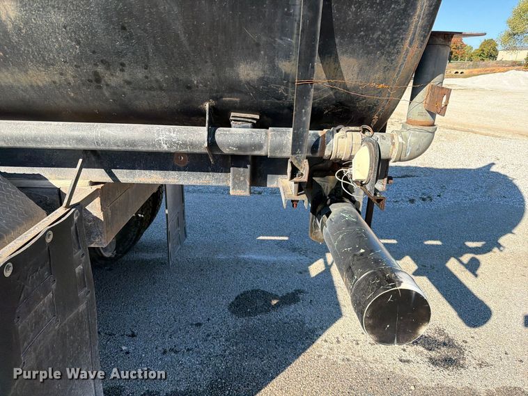 image for item FG0840 1990 International 9300 water truck