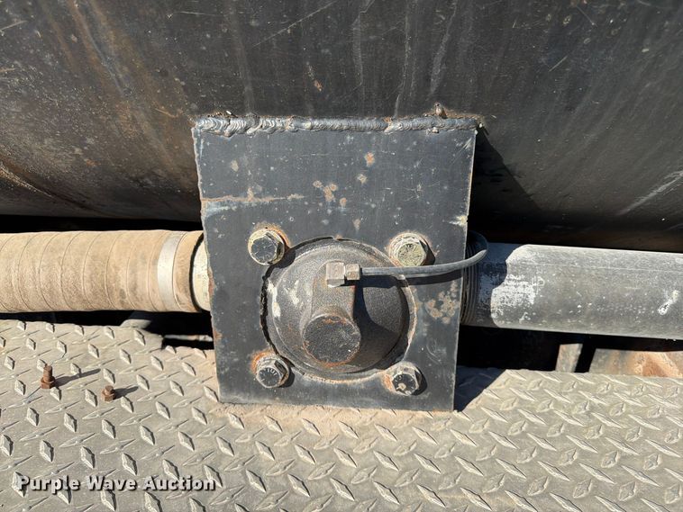 image for item FG0840 1990 International 9300 water truck