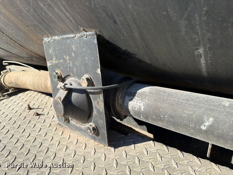 image for item FG0840 1990 International 9300 water truck