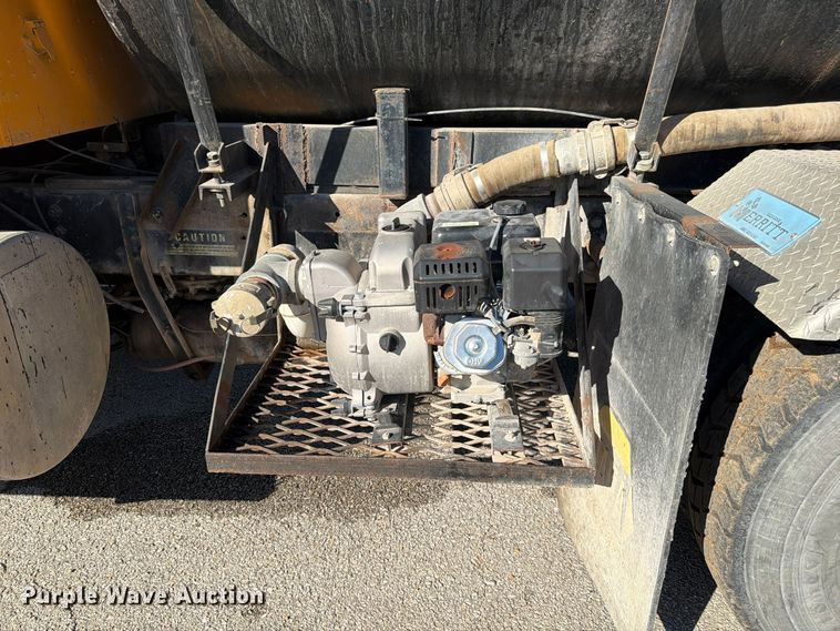 image for item FG0840 1990 International 9300 water truck