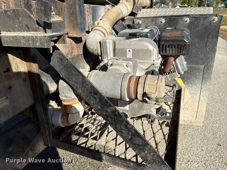 image for item FG0840 1990 International 9300 water truck