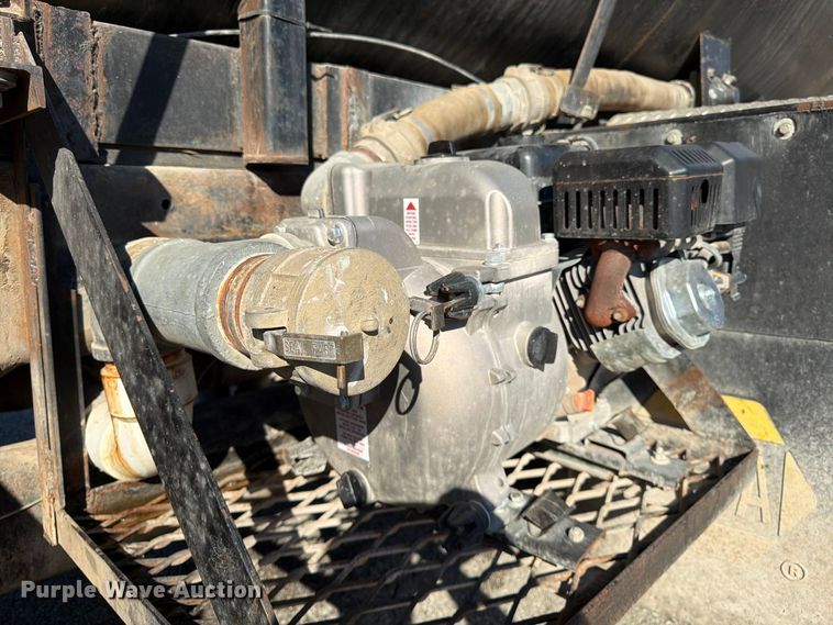 image for item FG0840 1990 International 9300 water truck