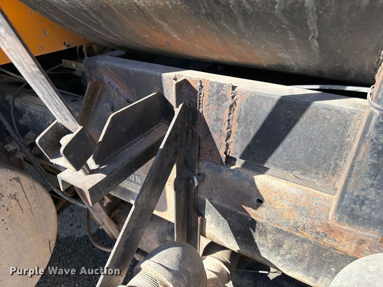 image for item FG0840 1990 International 9300 water truck