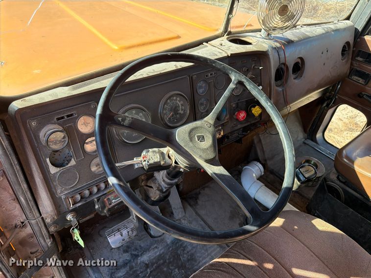 image for item FG0840 1990 International 9300 water truck