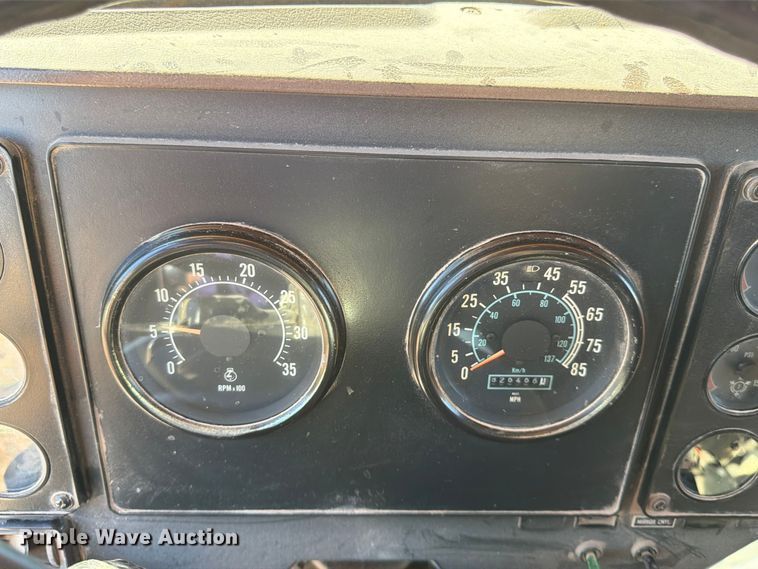 image for item FG0840 1990 International 9300 water truck