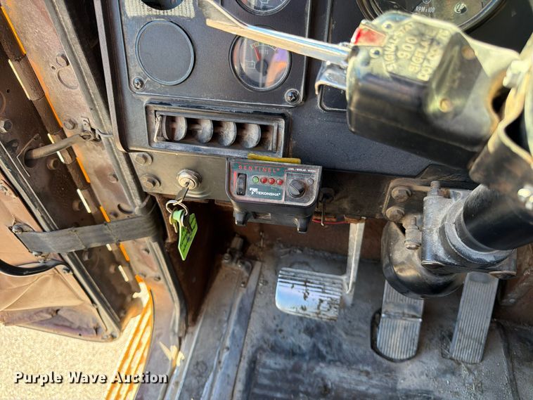 image for item FG0840 1990 International 9300 water truck