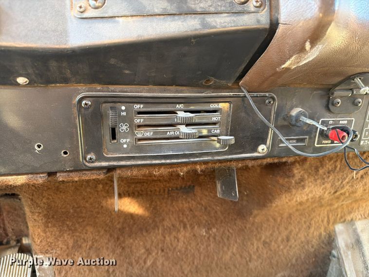 image for item FG0840 1990 International 9300 water truck