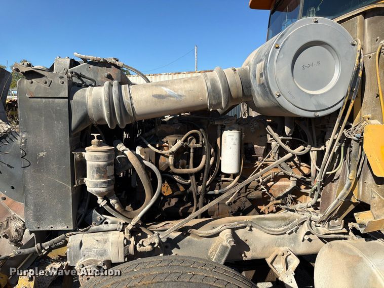 image for item FG0840 1990 International 9300 water truck