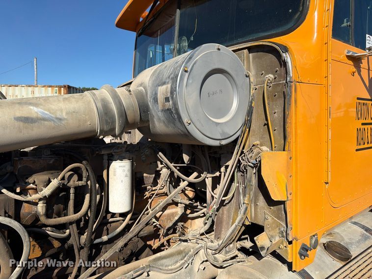 image for item FG0840 1990 International 9300 water truck