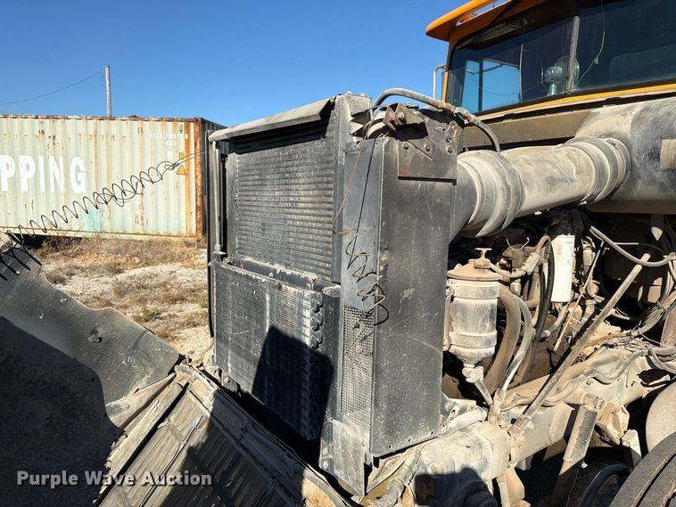 image for item FG0840 1990 International 9300 water truck