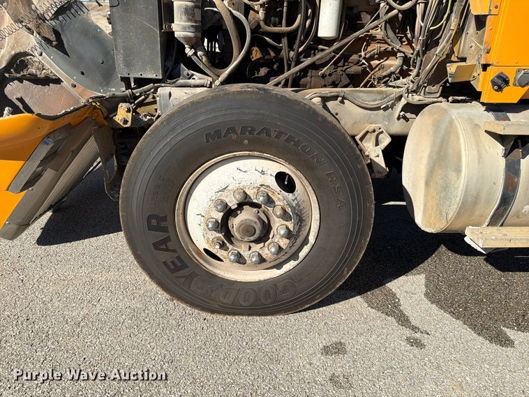 image for item FG0840 1990 International 9300 water truck