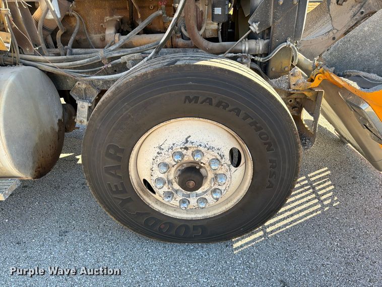 image for item FG0840 1990 International 9300 water truck