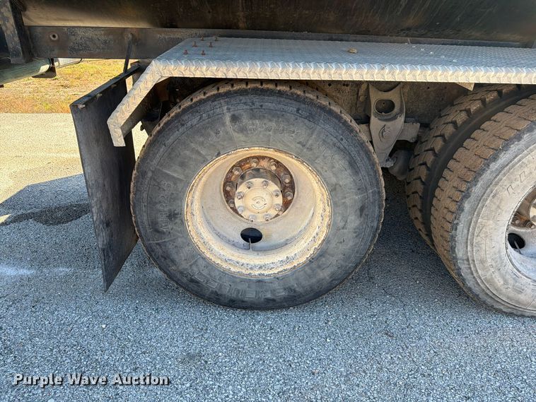 image for item FG0840 1990 International 9300 water truck
