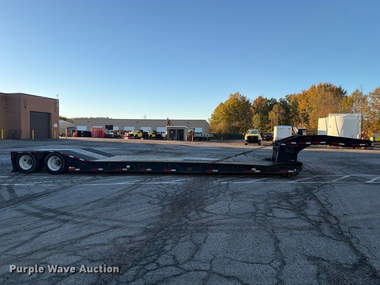 image for item FG3048 2006 Eager Beaver 35GSL-PT lowboy equipment trailer