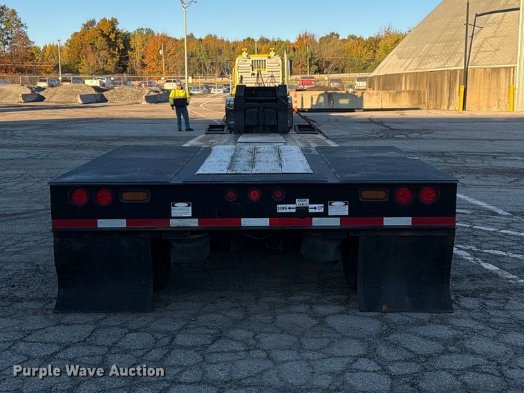 image for item FG3048 2006 Eager Beaver 35GSL-PT lowboy equipment trailer