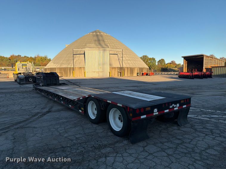image for item FG3048 2006 Eager Beaver 35GSL-PT lowboy equipment trailer