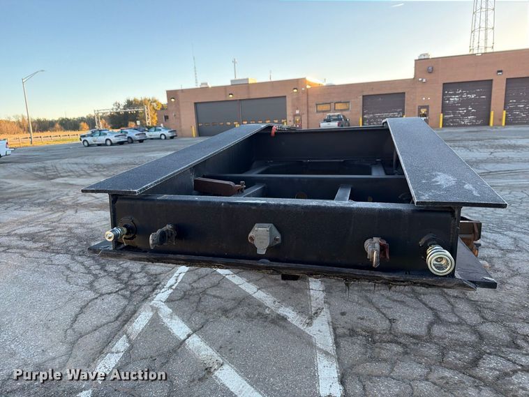 image for item FG3048 2006 Eager Beaver 35GSL-PT lowboy equipment trailer