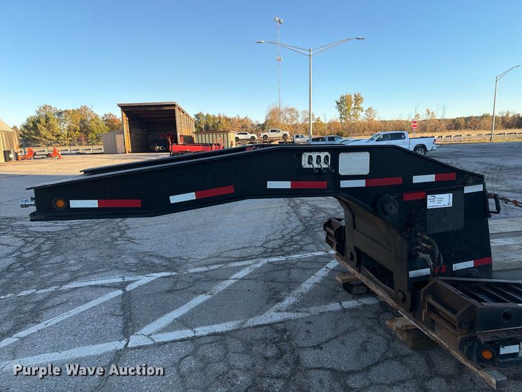 image for item FG3048 2006 Eager Beaver 35GSL-PT lowboy equipment trailer