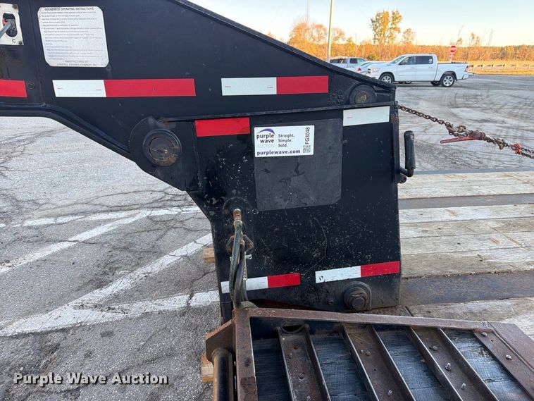 image for item FG3048 2006 Eager Beaver 35GSL-PT lowboy equipment trailer