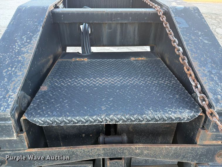 image for item FG3048 2006 Eager Beaver 35GSL-PT lowboy equipment trailer
