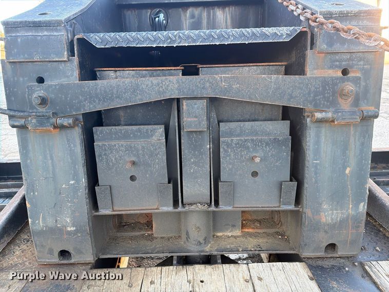 image for item FG3048 2006 Eager Beaver 35GSL-PT lowboy equipment trailer