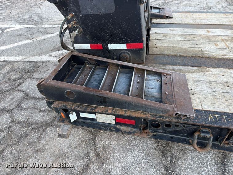 image for item FG3048 2006 Eager Beaver 35GSL-PT lowboy equipment trailer
