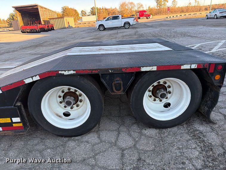 image for item FG3048 2006 Eager Beaver 35GSL-PT lowboy equipment trailer