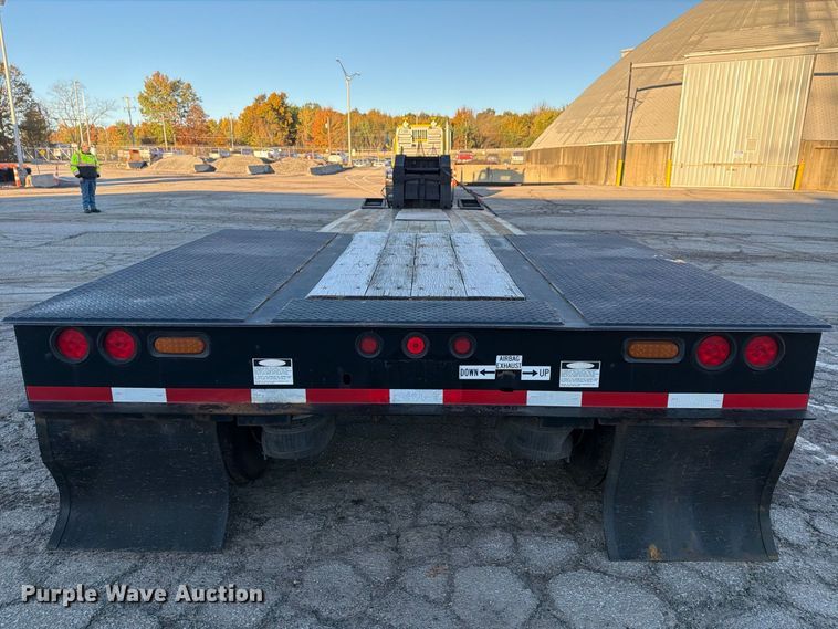 image for item FG3048 2006 Eager Beaver 35GSL-PT lowboy equipment trailer
