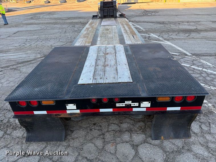 image for item FG3048 2006 Eager Beaver 35GSL-PT lowboy equipment trailer